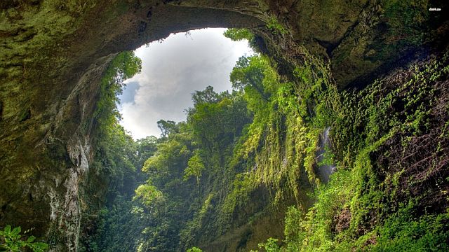 Самая большая пещера в мире - Son Doong, Вьетнам.