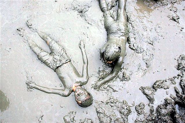 Что лечит грязь озера Тамбукан