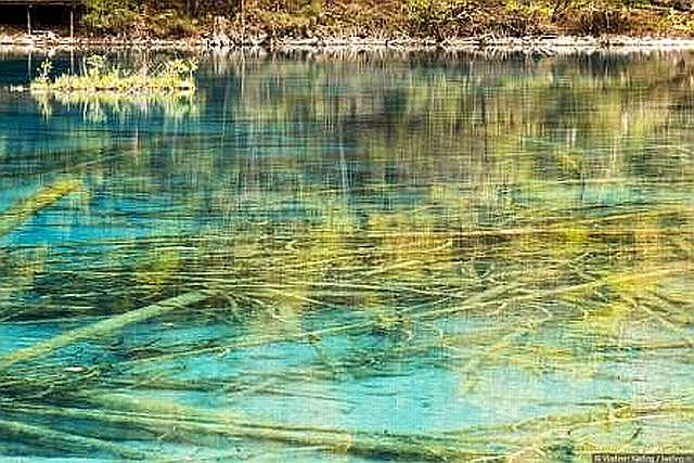 Озеро пяти цветов, почему оно меняет цвет и не замерзает