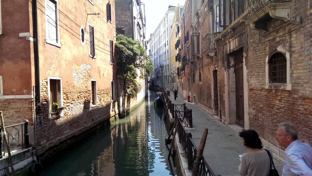 Такой Венецию видят туристы - фото