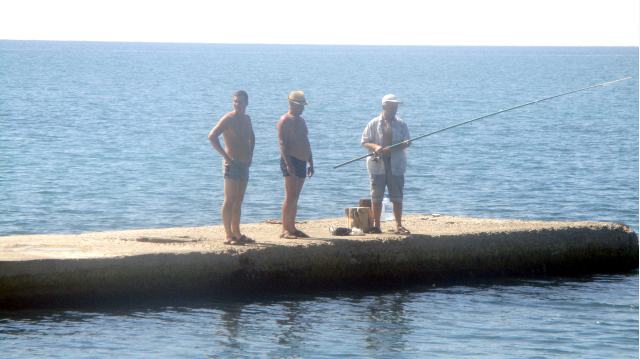 рыбаки на пирсе - Шепси
